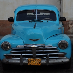 Viejos carros por todas partes